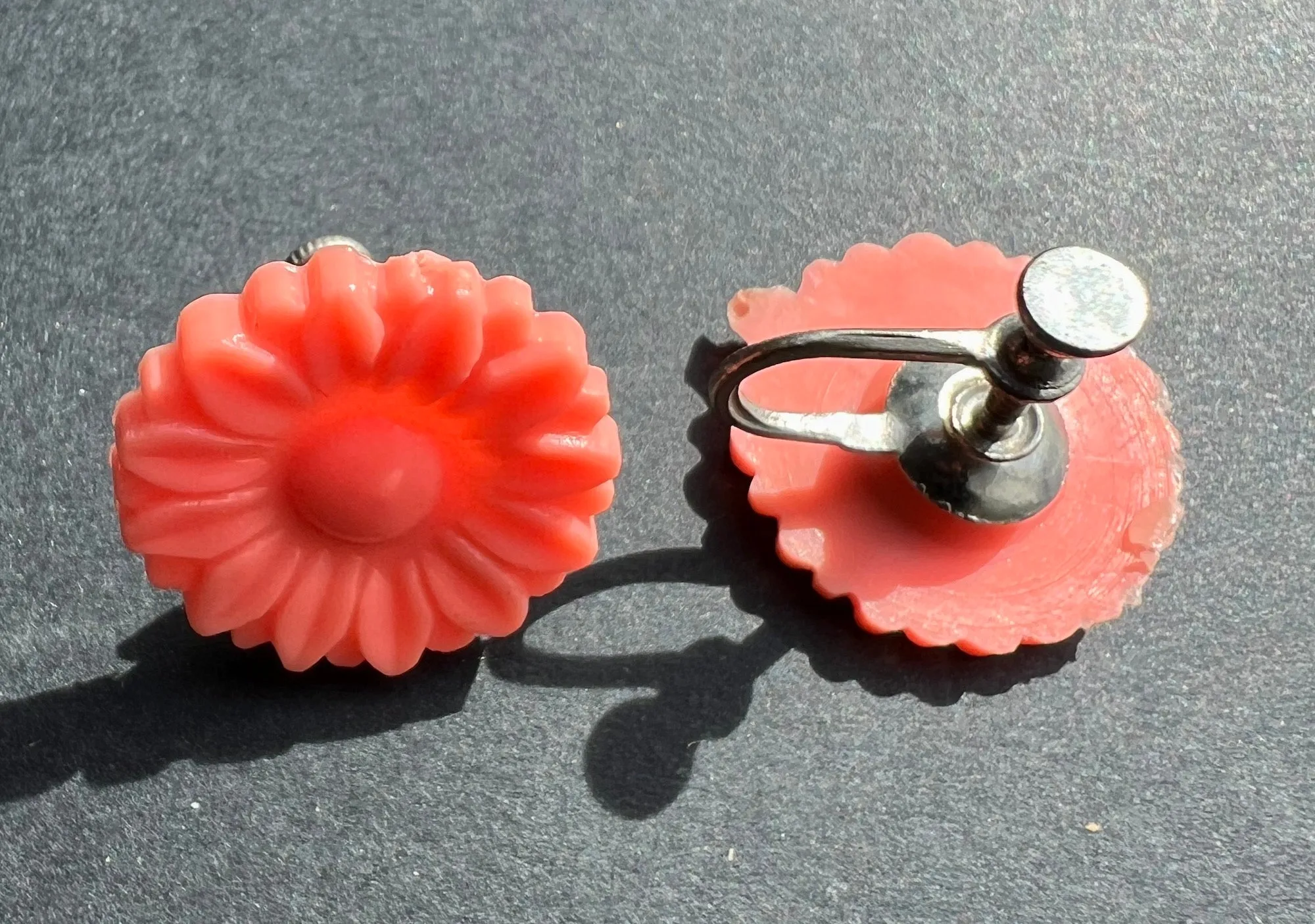 Delightful Little 1940s Flower Clip-on Earrings - 1.8cm wide.