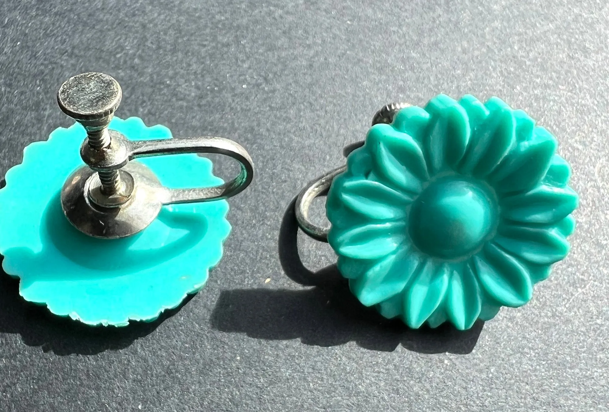 Delightful Little 1940s Flower Clip-on Earrings - 1.8cm wide.