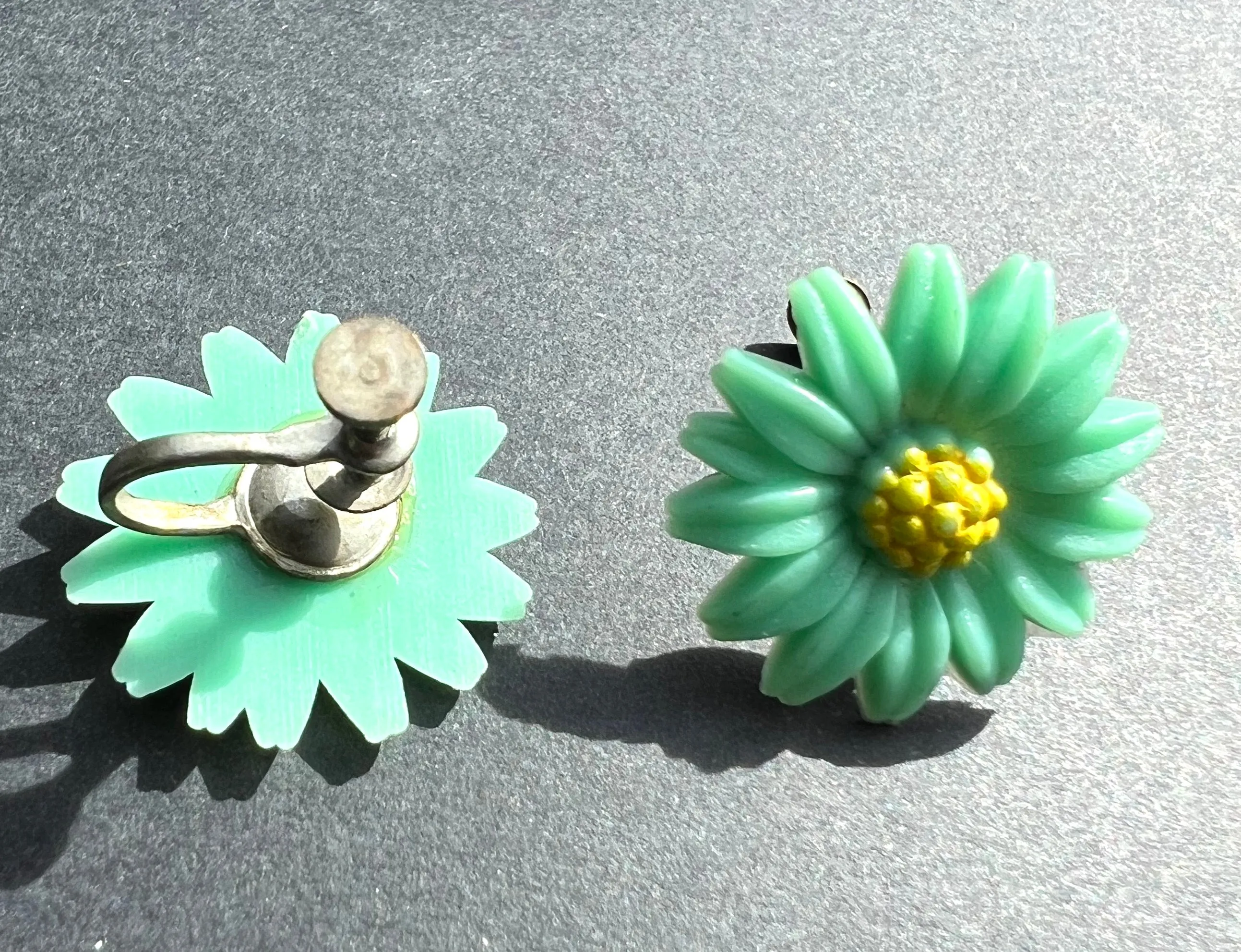 Delightful Little 1940s Flower Clip-on Earrings - 1.8cm wide.