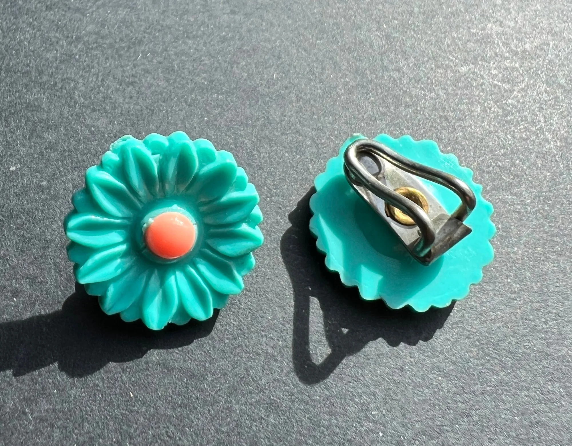 Delightful Little 1940s Flower Clip-on Earrings - 1.8cm wide.