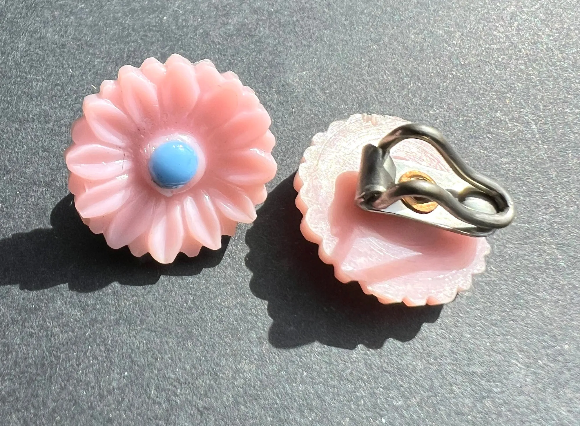 Delightful Little 1940s Flower Clip-on Earrings - 1.8cm wide.