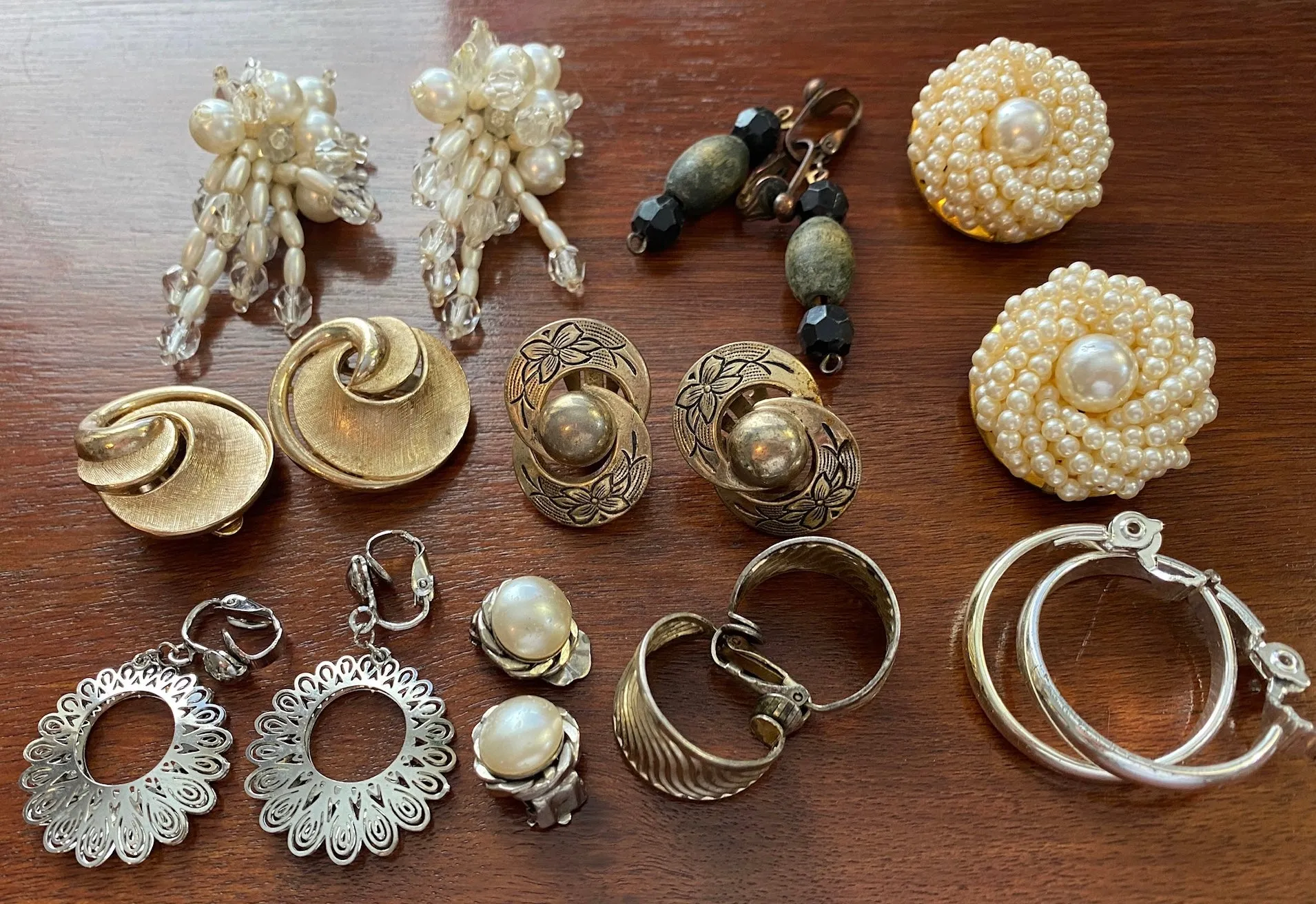 Huge Lot of Vintage Clip on Earrings Faux Pearl Gold Silver Tone Drop Dangly Cluster