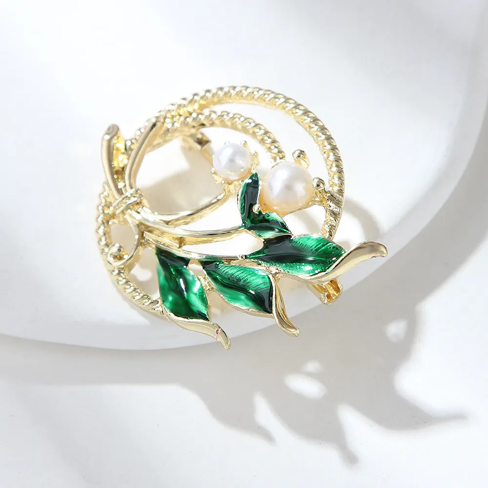 XSB030 - Green Leaf Brooch